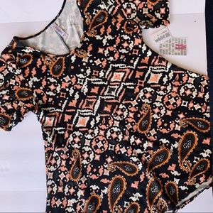 Lularoe Paisley Perfect T NEW Medium